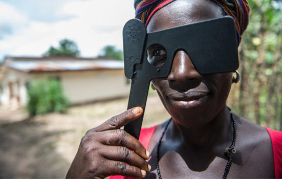 Mange overlevende efter ebola-epidemien i Vestafrika kæmper med både fysiske og psykiske smerter.