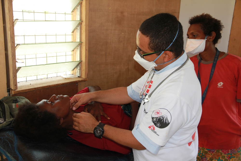 Vi hjælper med at teste og behandle patienter, der lider af tuberkulose i Papua Ny Guinea.