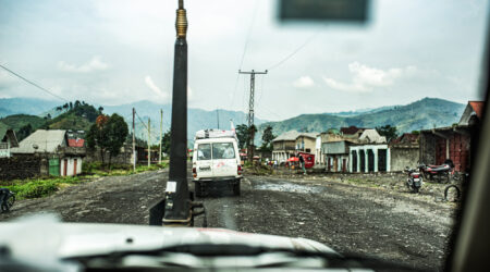 DR Congo. Vi giver lægehjælp fra mobile klinikker flere steder i Nord Kivu-provinsen. Mange af områdets beboere er internt fordrevne på grund af konflikten i landet.