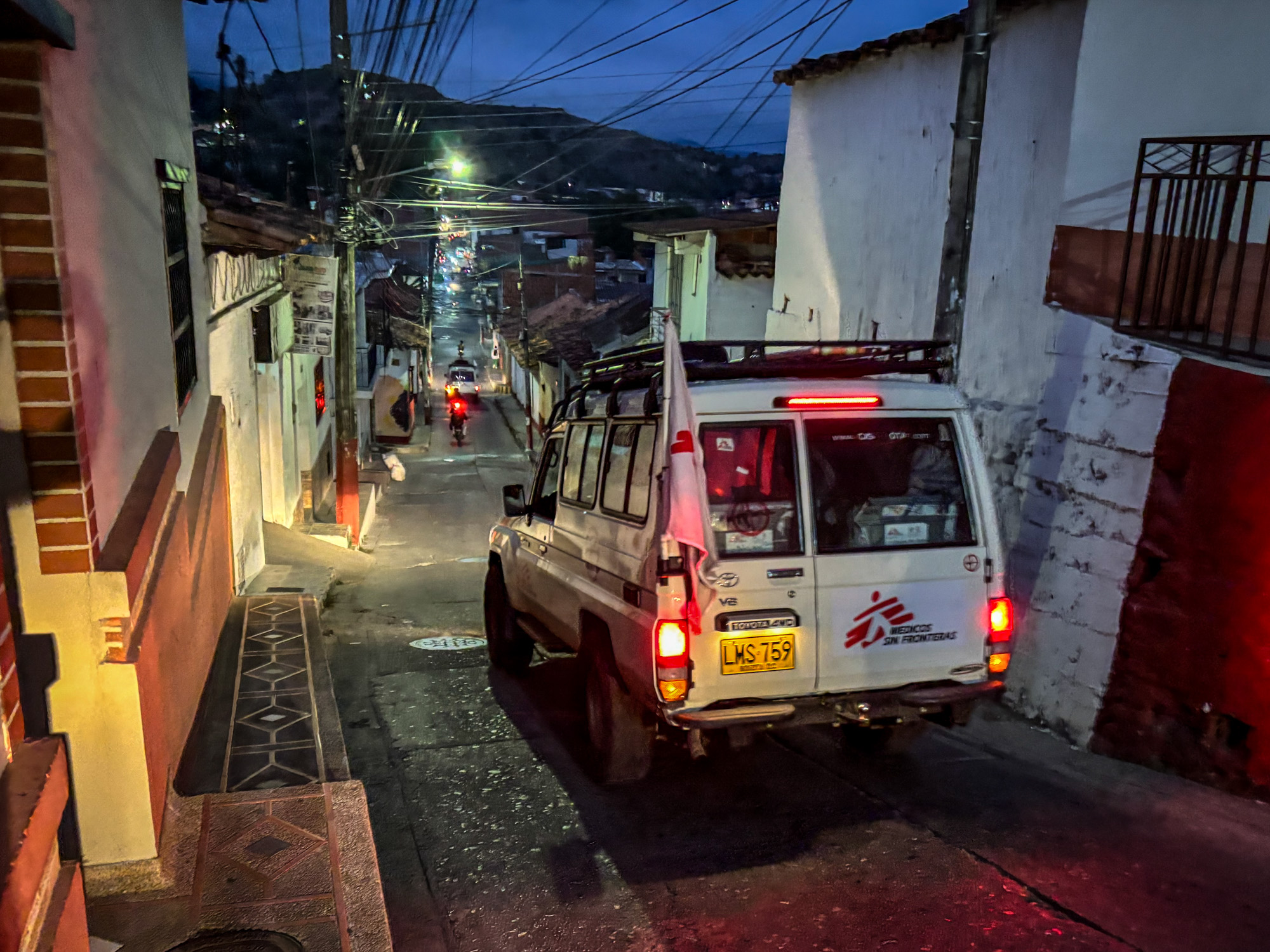 Februar. Colombia. En konflikt mellem væbnede grupper i regionen Catatumbo i det nordøstlige Colombia fordrev titusindvis af mennesker. Vi rykkede ud med vores mobile klinikker for at hjælpe de mennesker, som konflikten havde berøvet muligheden for at få lægehjælp. 