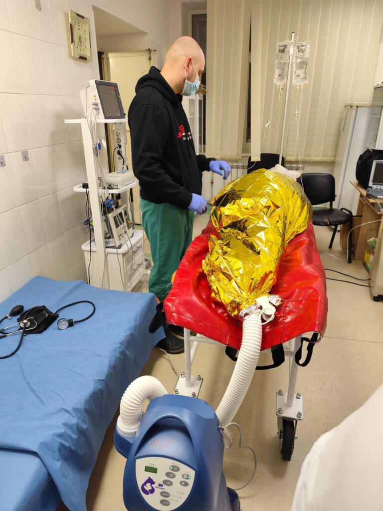MSF anesthesiologist Roman Horenko treating a patient with hypothermia at the hospital in Dnipropetrovsk region, eastern part of Ukraine - Ukraine