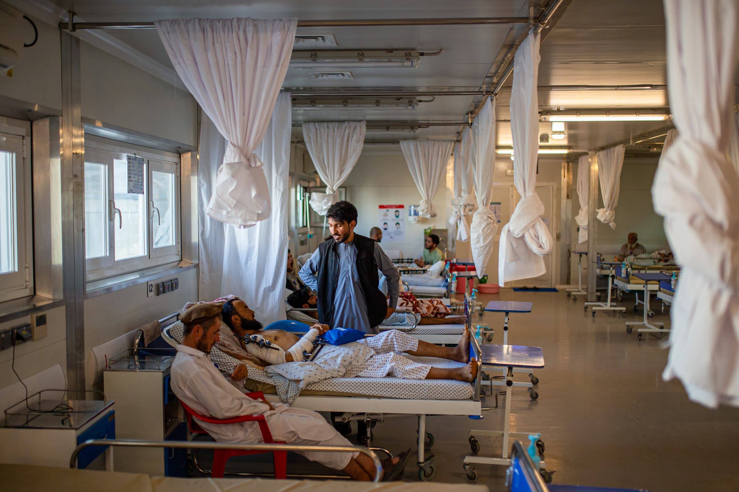 Hver morgen tilser personalet på hospitalet i Kunduz patienterne.