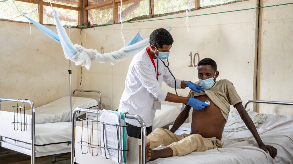 MSF medical team doing the morning round at the male ward in MSF’s Abdurafi health facility - Ethiopia