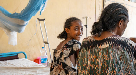 Kasanesh, 12, på kvindeafdelingen på vores behandlingscenter i Abdurafi, Etiopien.