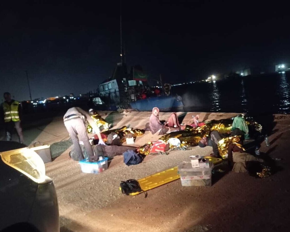 Alene i år er flere tusinde mennesker druknet eller forsvundet på havet, mens de var på flugt fra deres hjemland. Vi er til stede ved blandt andet Den Bengalske Bugt, på Middelhavet og på Atlanterhavet, hvor vi giver lægehjælp til de mennesker, der overlever de brutale sejlruter